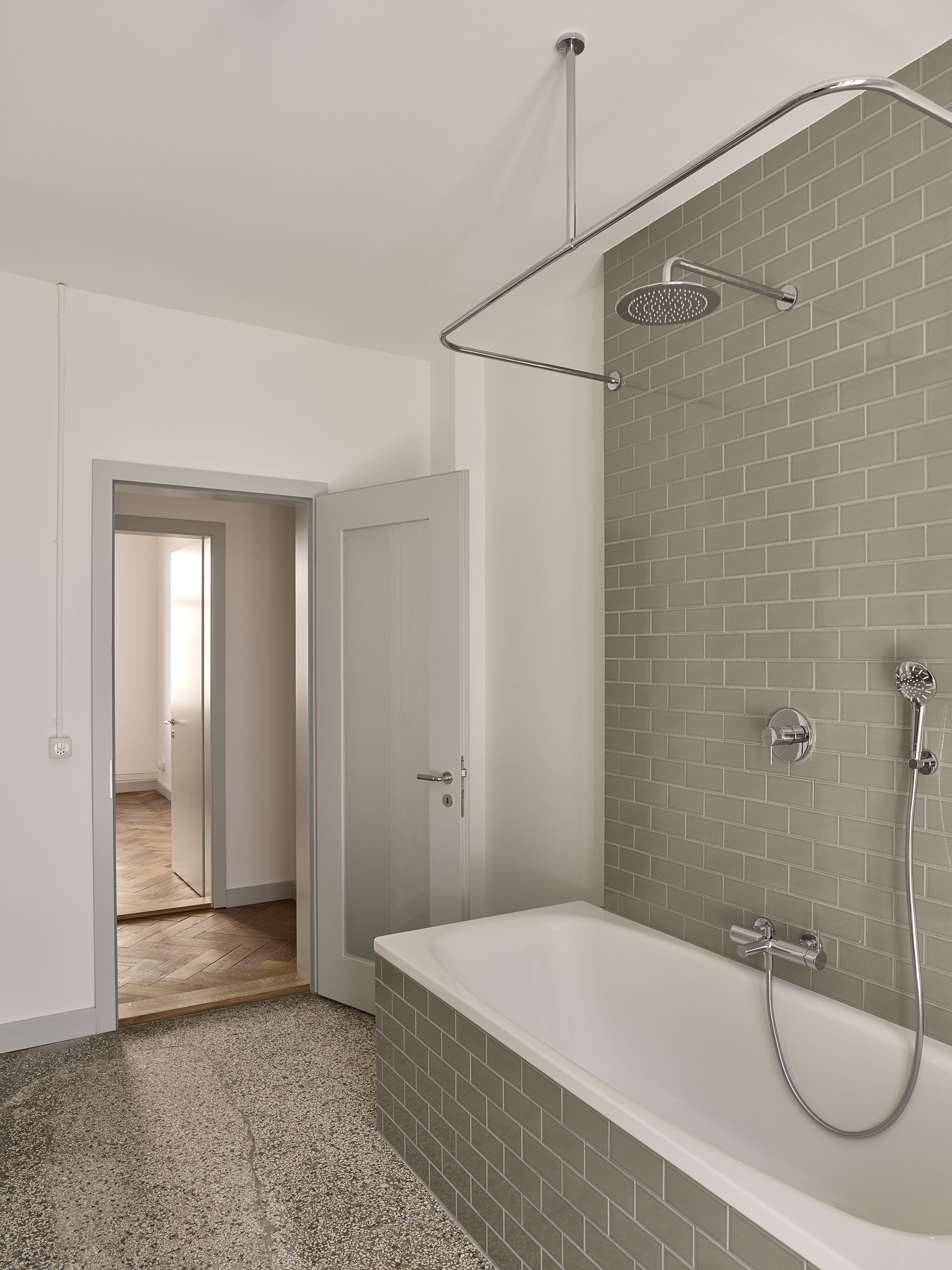 E19697 Alpa 086216 SCREEN